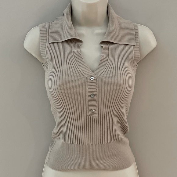 Tops - BUY 3 ANY ($6) ITEM for $10! 
WOMANS SLEEVELESS KNIT TOP